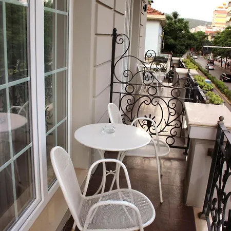 Monarch ホテル 2*