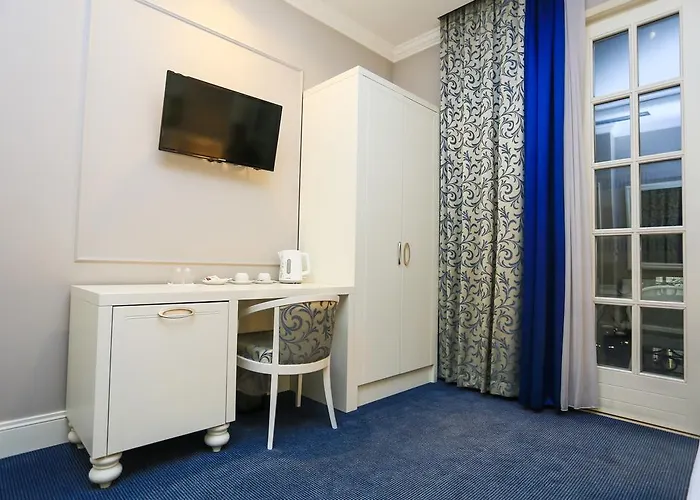 君主酒店 2* 爱尔巴桑