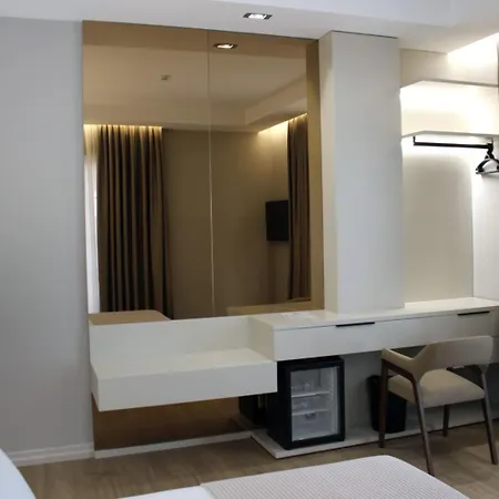 Ξενοδοχείο Monarch Ελβασάν