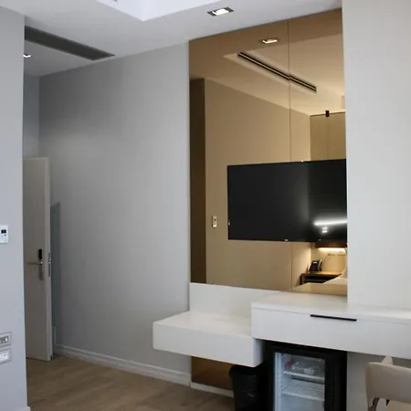 Monarch Ξενοδοχείο 2*