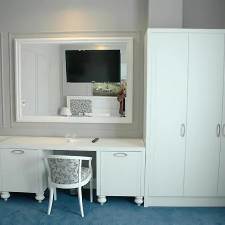 Monarch Ξενοδοχείο 2*