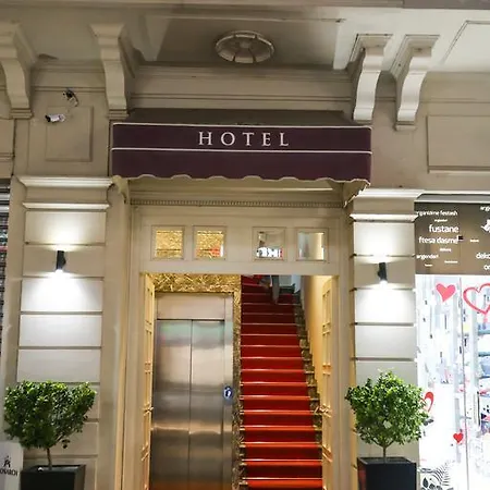 Monarch Ξενοδοχείο Ελβασάν