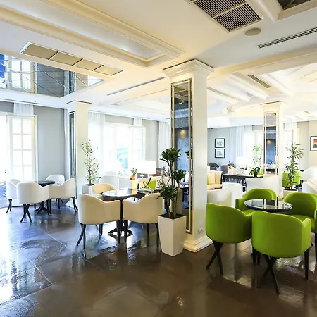 Monarch Hotel 2*