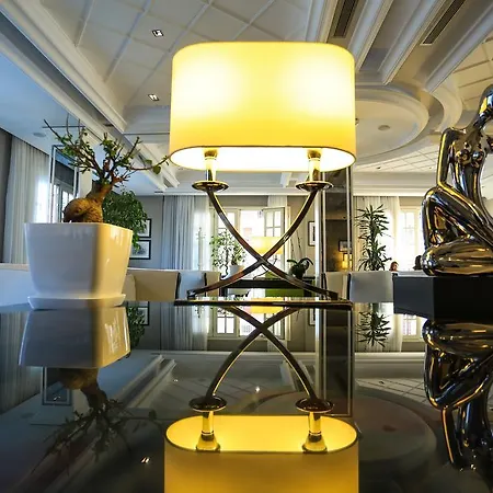 Monarch Ελβασάν